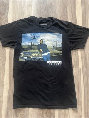 Black Short-Sleeve Graphic Tee with Car Scene Print